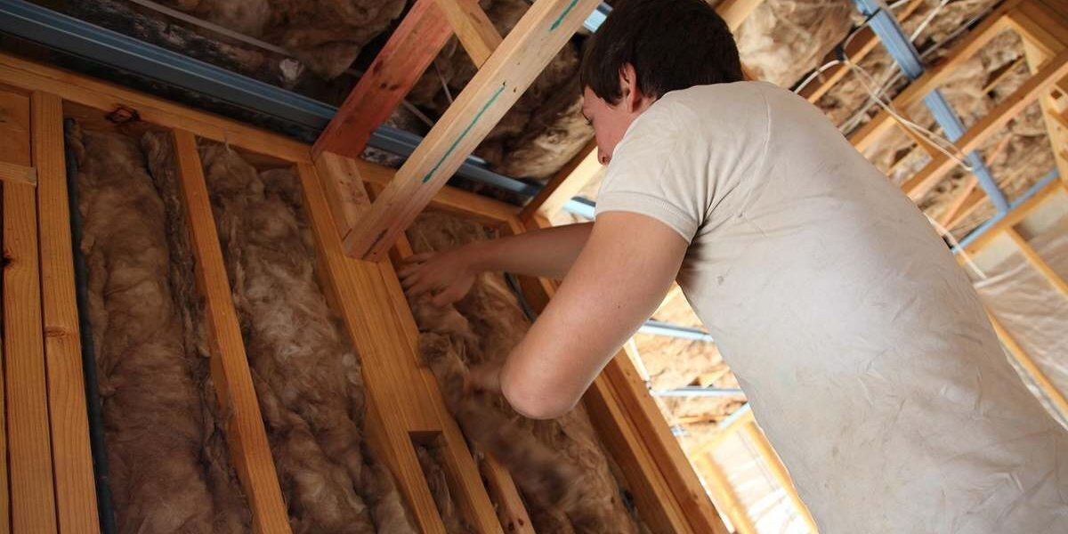 Sous les rampants d'une vieille toiture, l'épaisseur d'isolant se calcule en R